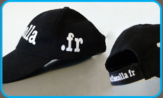casquette avec motif floqué